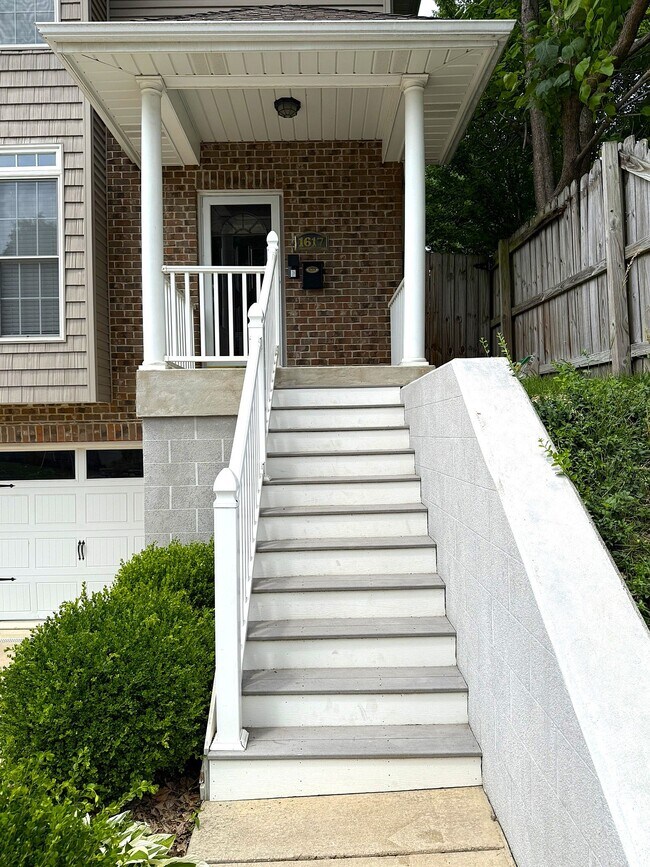 Foto del edificio - 1617 Forest Ave