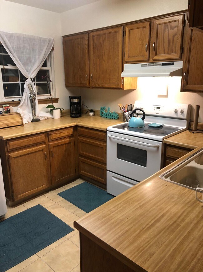 Kitchen - 1811 S Quebec Way