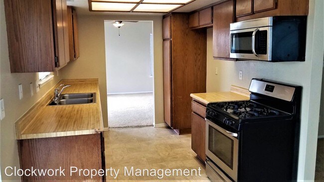Building Photo - 3 br, 2.5 bath House - 10749 Northview Dr