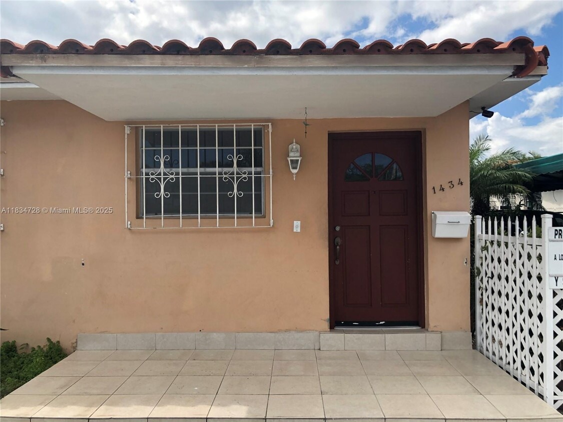 Primary Photo - 1434 SW 22nd Ave