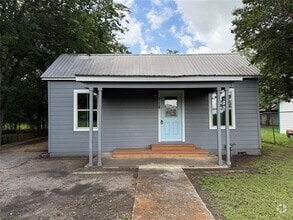 Building Photo - 718 Pear St
