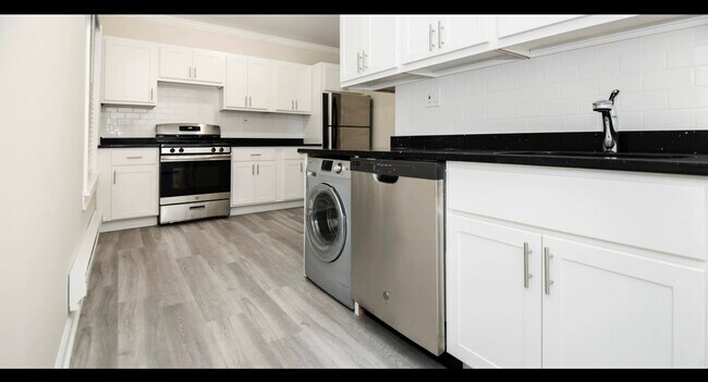 Foto del edificio - 536 1/2 W Cornelia Ave