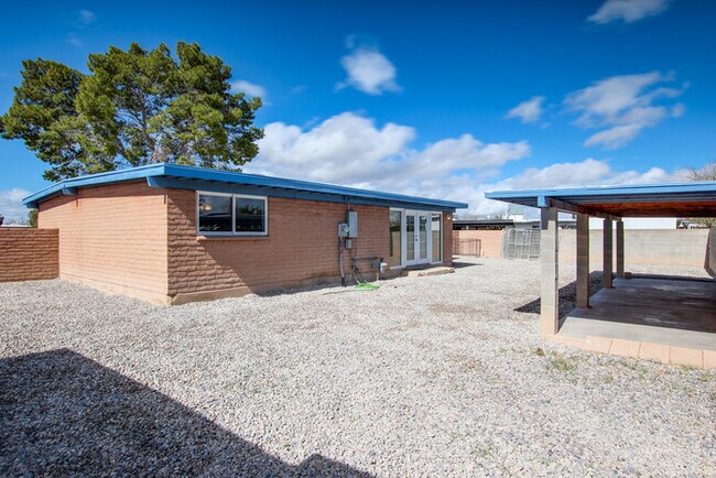 Foto del edificio - FOR RENT