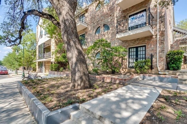 Building Photo - 2801 Rio Grande St