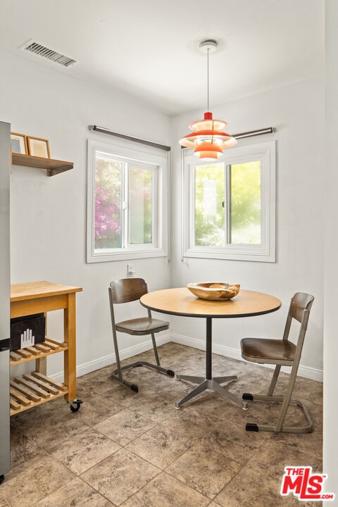 Building Photo - 352 Hargrave St