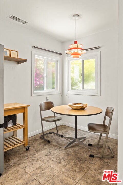 Foto del edificio - 352 Hargrave St