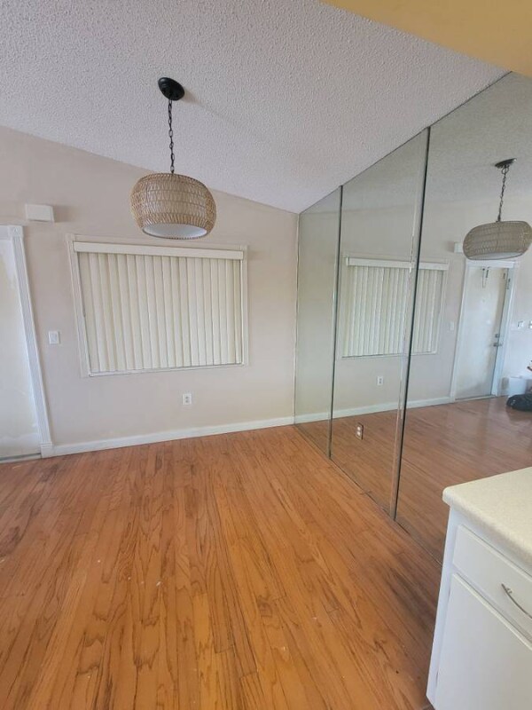 Foto del edificio - 5251 Vineland Rd