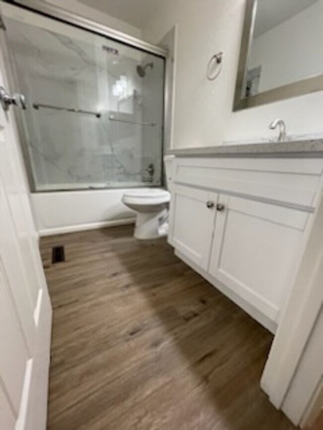 Building Photo - Beverly -Duplex