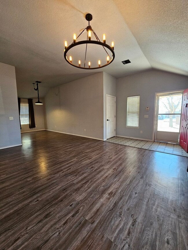 Building Photo - (3) Bed/(2) Bath SE Norman Available NOW!