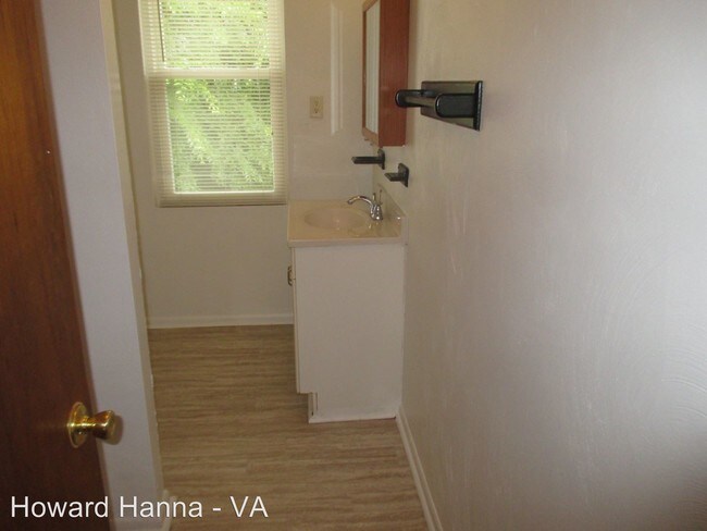 Building Photo - 112 W 38th St