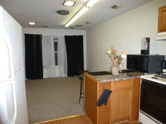 Building Photo - 1 br, 1 bath Apartment - 13001 Western