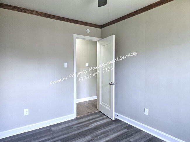 Building Photo - 1425 Barclay Hill Rd