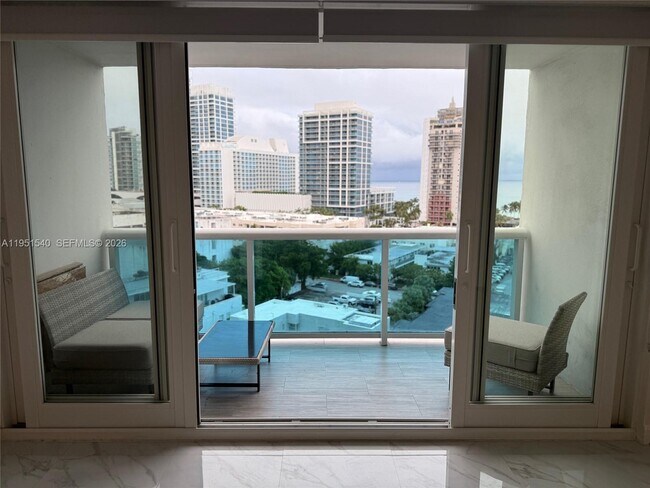 Foto del edificio - 6770 Indian Creek Dr