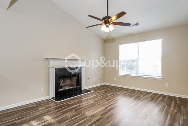 Building Photo - Fantastic 3bd/2ba home! Let yourself in!