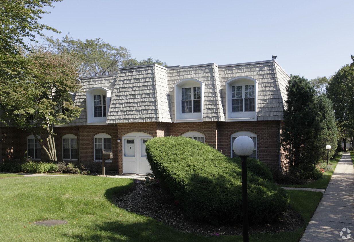 175 Main Ave, Wheatley Heights, NY 11798 175 Main Ave Wheatley