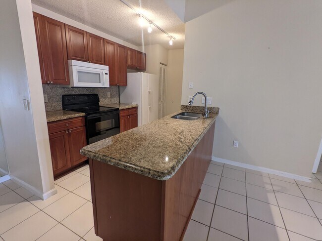 Building Photo - 1067 Goldenrod Rd