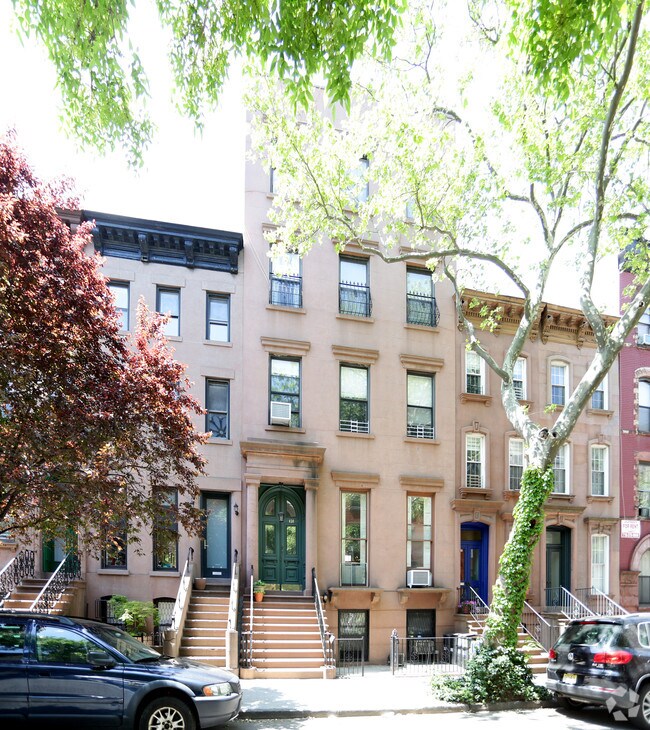 Building Photo - 430 Clinton St