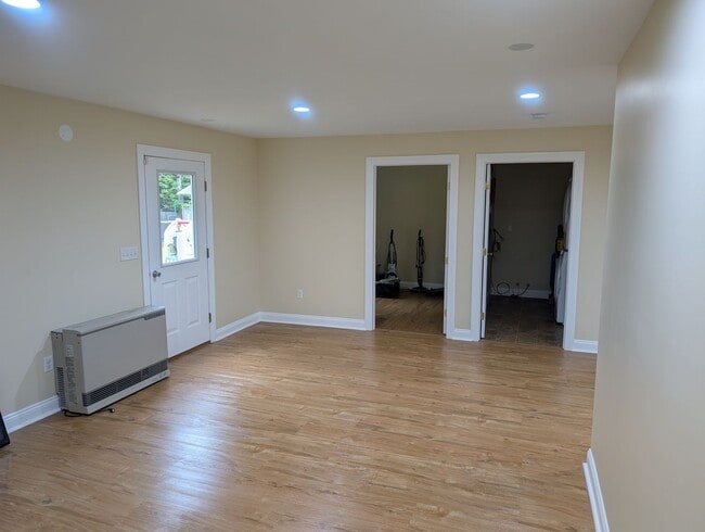 Building Photo - Gorgeous One+ bedroom in Brunswick