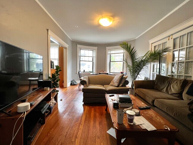 Foto del edificio - 48 Englewood Ave