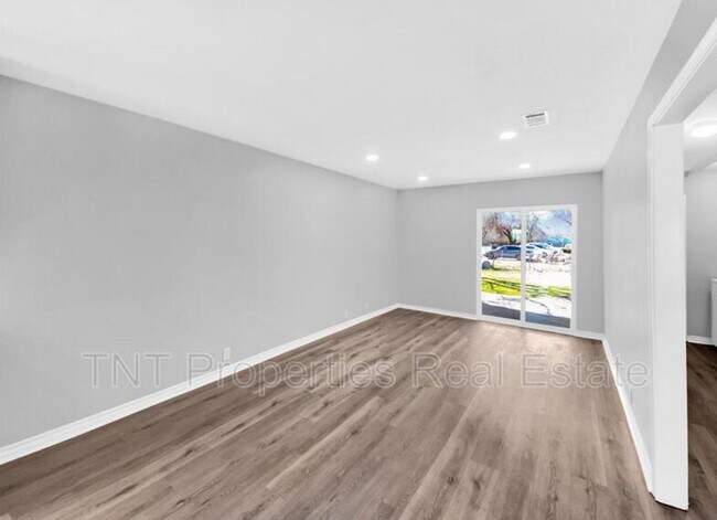 Foto del edificio - 1518 Pine Ridge Dr