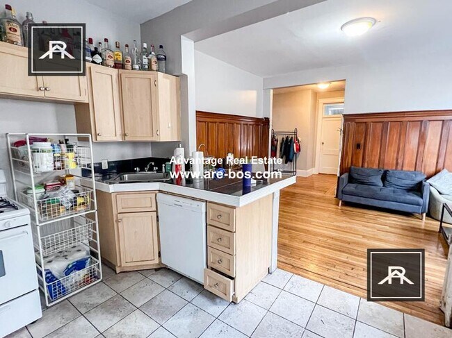 4 bedroom in Allston MA 02134 - 4 bedroom in Allston MA 02134 Apartment