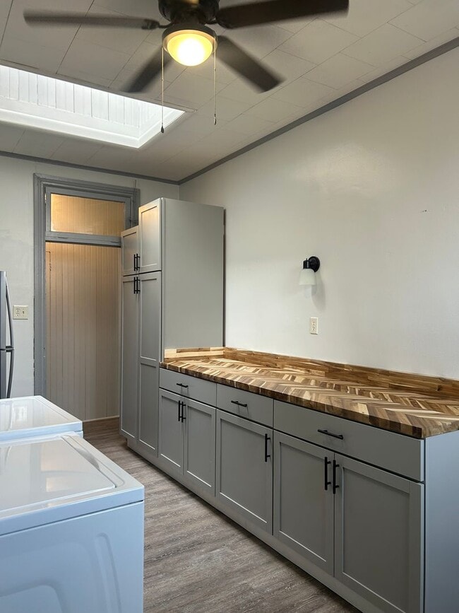 Building Photo - 27 W Seminary St