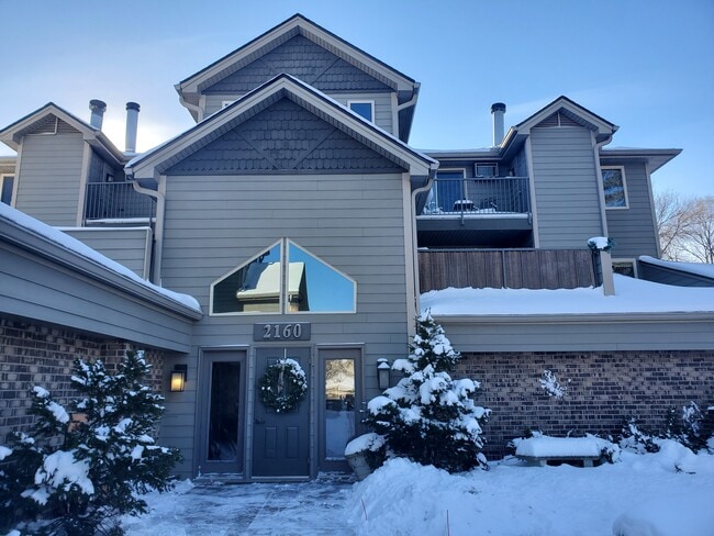 Building Photo - 2160 Ridge Dr
