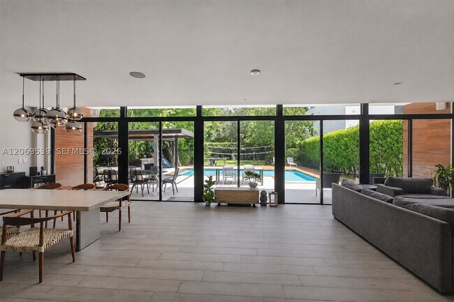 Foto del edificio - 8670 Arboretum Ln