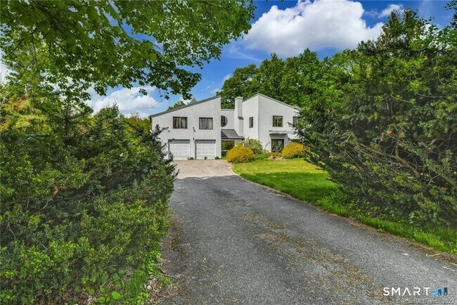 Foto del edificio - 147 Chestnut Tree Hill Rd