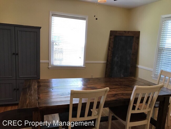 Building Photo - 4 br, 2.5 bath House - 2327 W Palmer Drive
