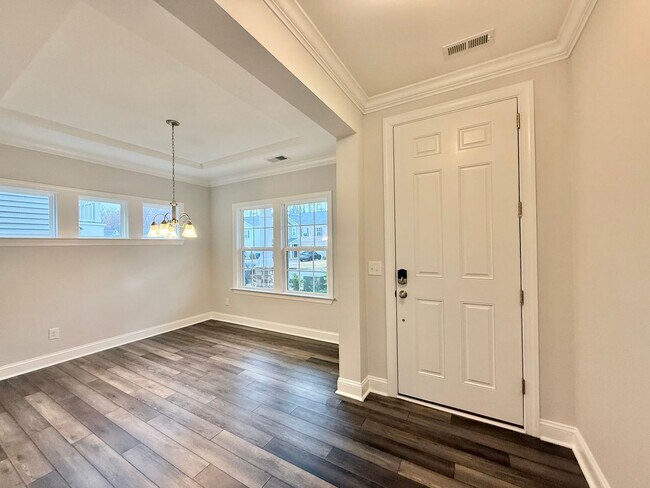 Foto del edificio - Gorgeous 5BD, 3BA Raleigh Home with Tons of Modern Upgrades in an HOA Community with Premier Amen...