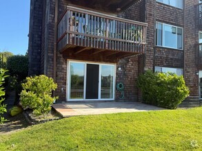Building Photo - 1055 S Eliseo Dr