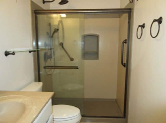 Building Photo - 1176 E Commons Dr
