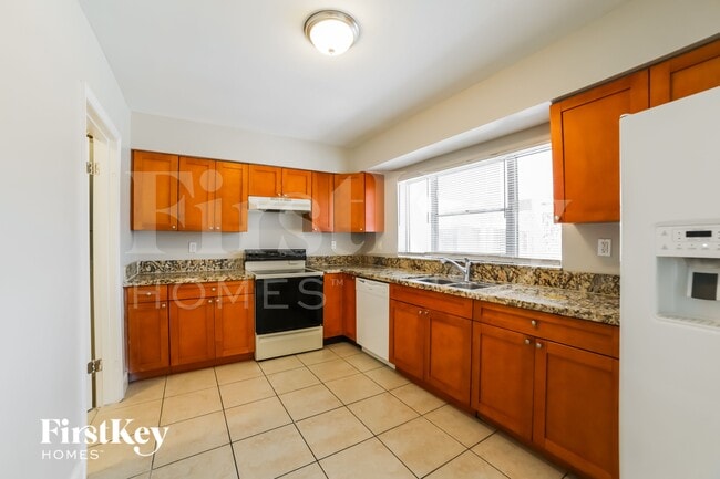 Building Photo - 2807 Utopia Dr