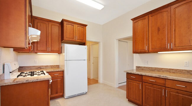 Building Photo - 330 6th Ave