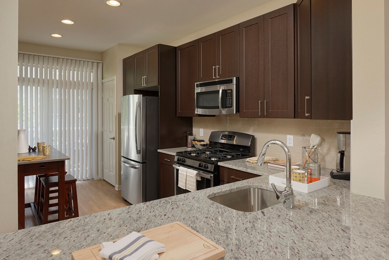 Avalon at Arlington Square — Kitchen with Granite Countertops & Stainless Steel Appliances