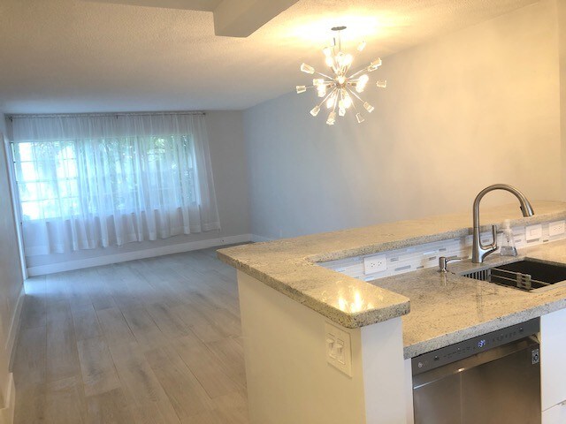 Foto del edificio - 1333 E Hallandale Beach Blvd