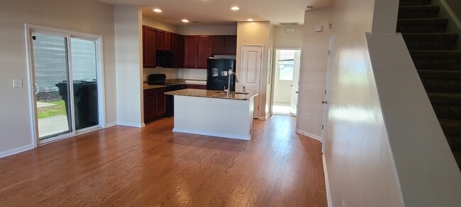 Foto del edificio - 327 Flyway Rd