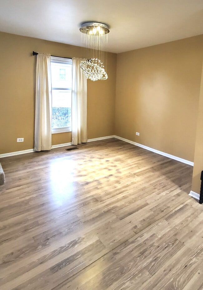 Building Photo - 2629 College Hill Cir