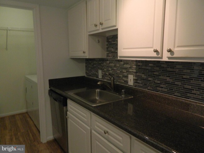 Building Photo - 18302 Streamside Dr