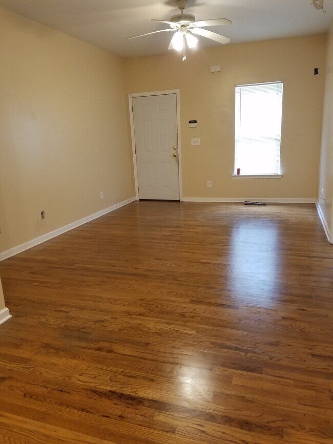 Foto del edificio - 979 Sims Ave NW