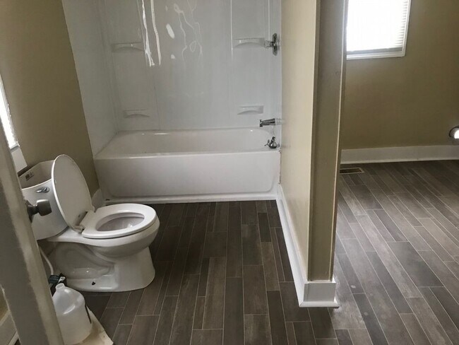 Building Photo - 2BR Westside House only 688/month