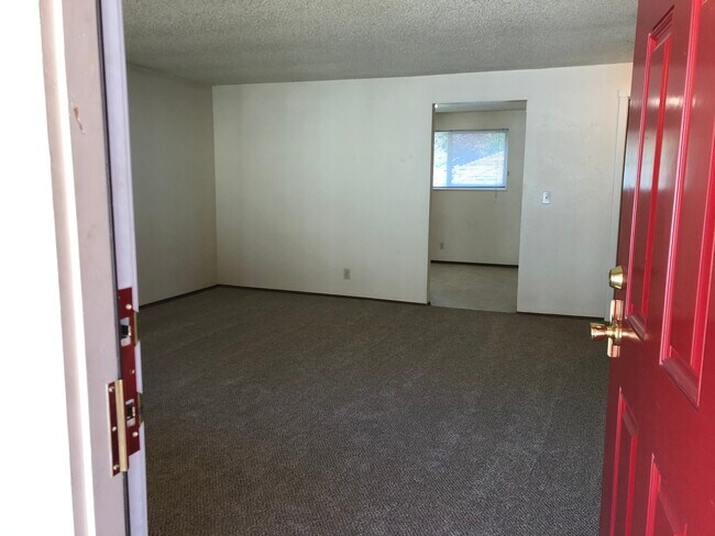 Living Room toward Kitchen/Dining - 1948 Harris St