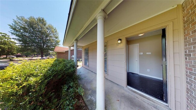Building Photo - 3120 Ravenwood Dr