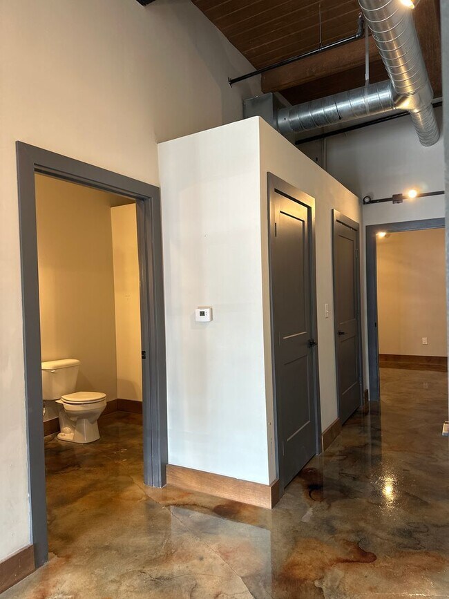 Building Photo - 1 Bedroom 1 Bathroom Apartment in Red Lion, PA