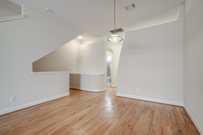 Foto del edificio - 2710 Hullsmith Dr