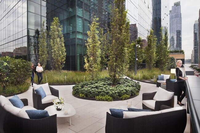 Foto del edificio - 450 W 42nd St