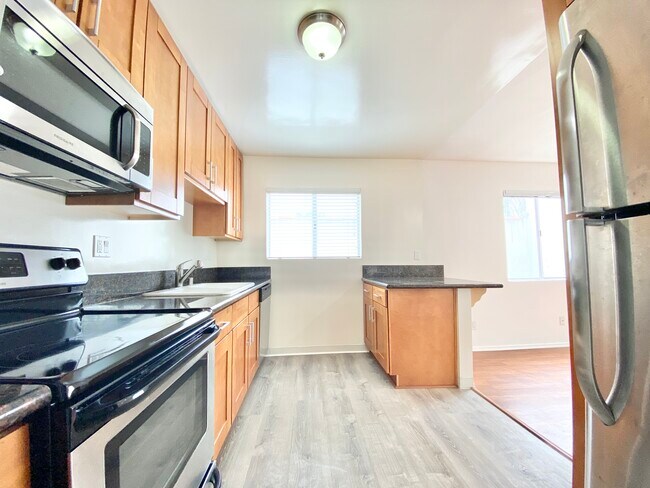 Building Photo - 1206 S Holt Ave