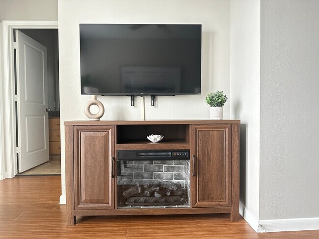 Building Photo - 800 Town and Country Blvd