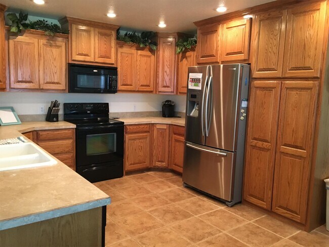 Building Photo - 4217 Sandstone Dr